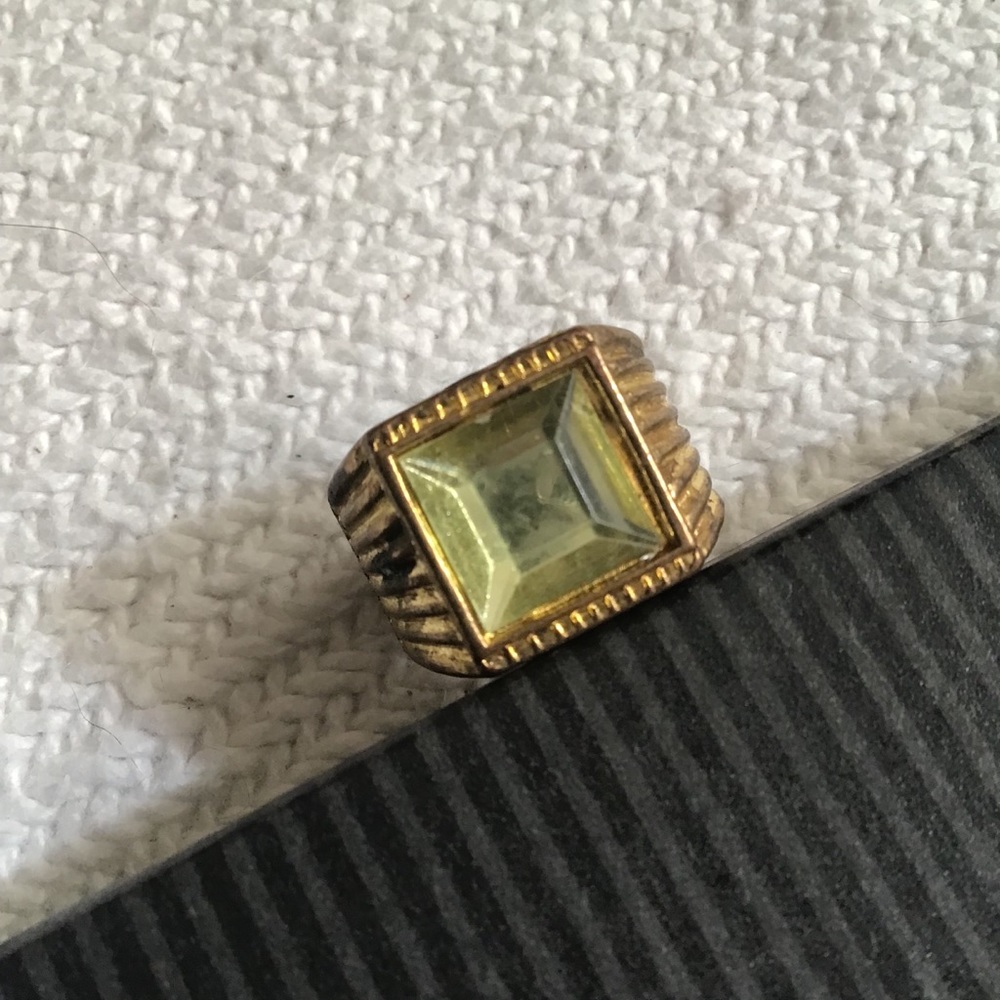 Green gemstone ring